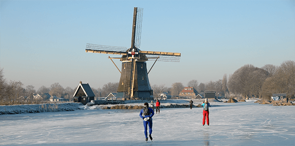 De Oostzijdse Molen in Abcoude tijdens een koude winterdag. Foto: Paul Vesters